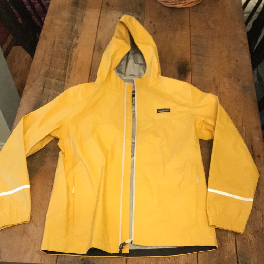 Kids XL - 14 yellow raincoat! Brand new! Patagonia